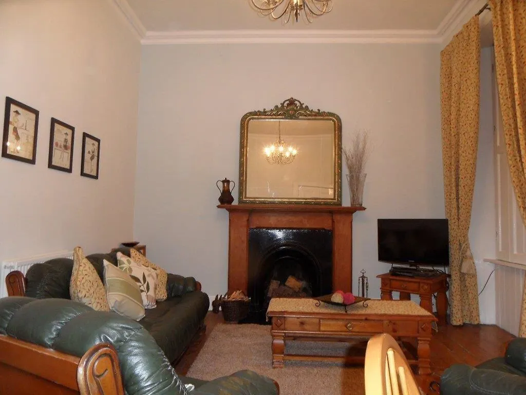 Cockburn Street Apartment Edinburgh 0*,